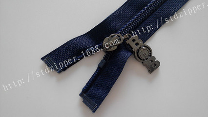 【拉鏈廠家批發(fā)5#尼龍拉鏈開尾 注塑上下齒防脫落 自動(dòng)頭防下滑】?jī)r(jià)格,廠家,圖片,拉鏈,濰坊美皇服飾輔料-